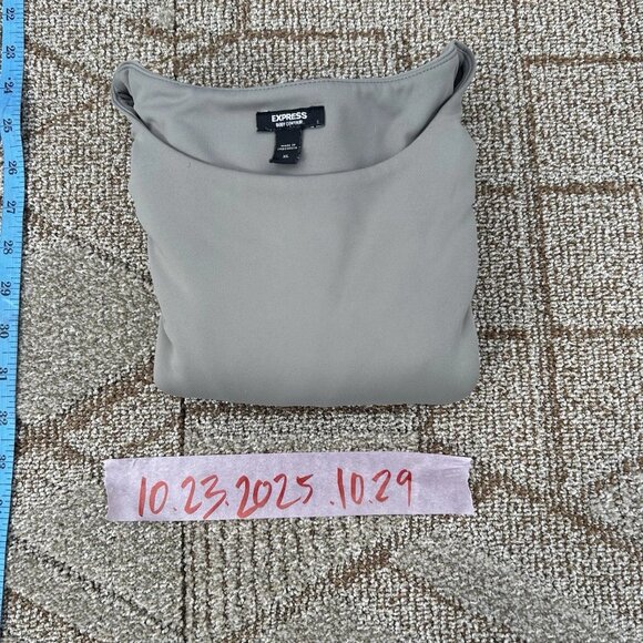 Express Blouse Women's Extra Large Gray Short Sleeve Crew Neck Top - Picture 10 of 10